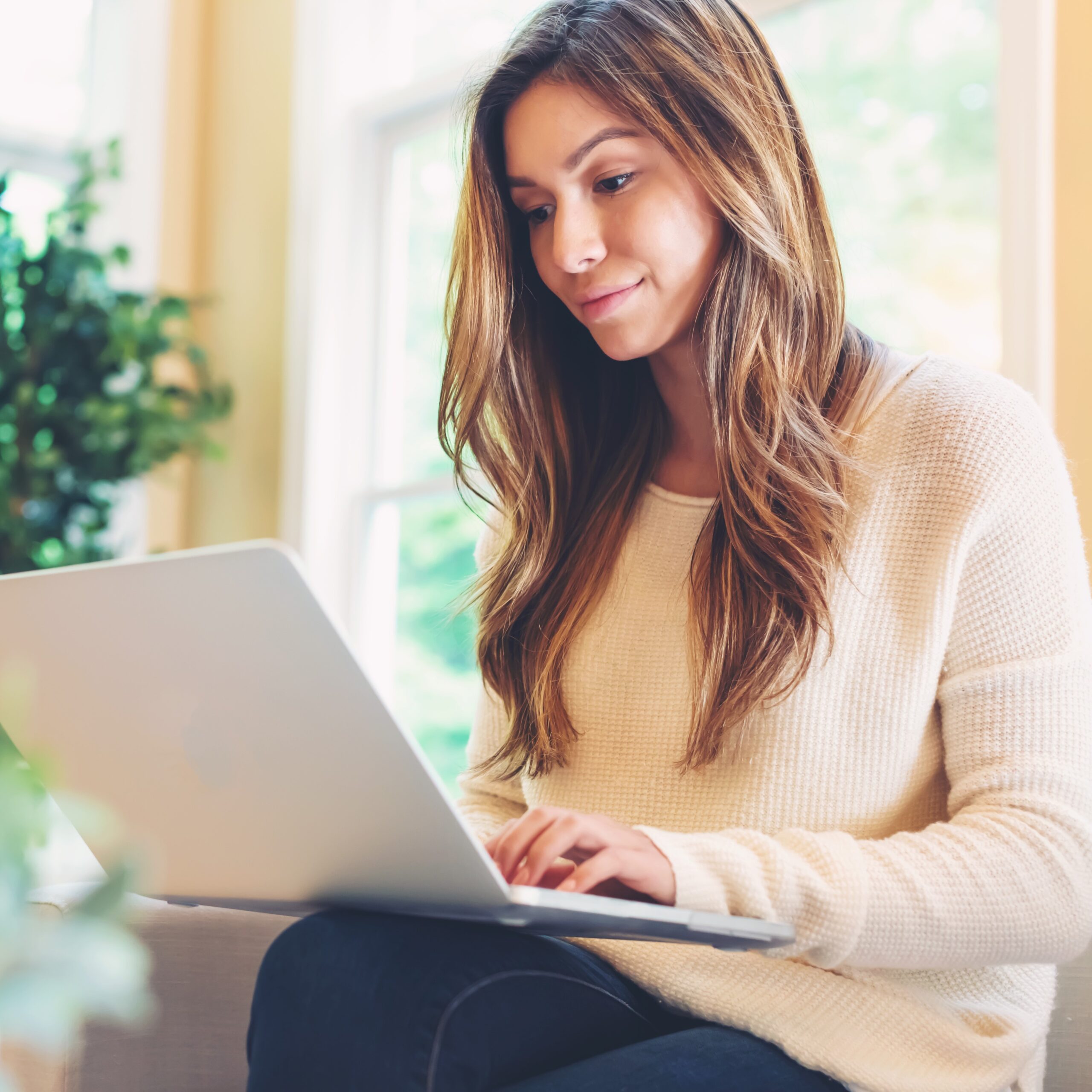 A woman looking at information for free parenting classes in Toledo, Ohio